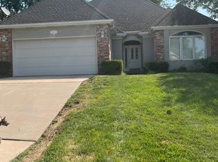 1142 S Carriage Ave, Springfield, MO 65809
