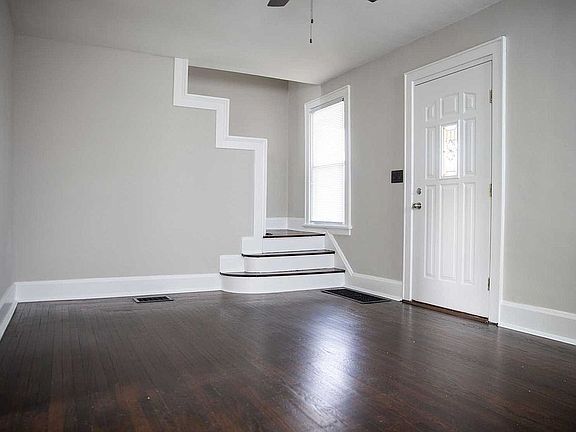 3rd image of 4039 Catherine Ave