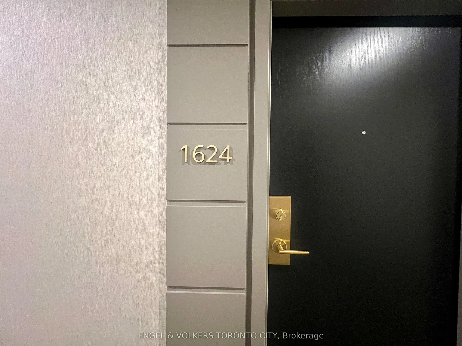 Kings Court — Photo 2