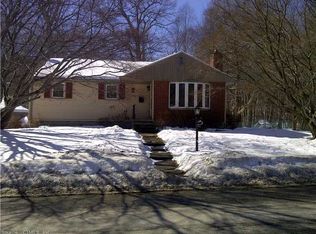 95 Park Ave, Uncasville, CT 06382