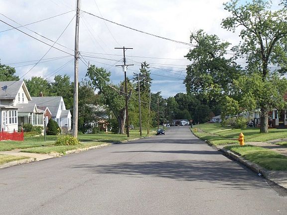 5th image of 410 N Bon Air Ave