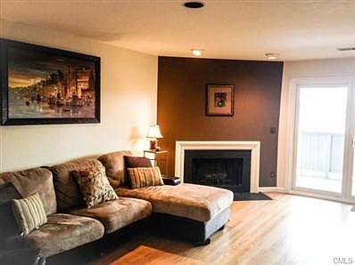 3rd image of 190 Rowayton Woods Dr