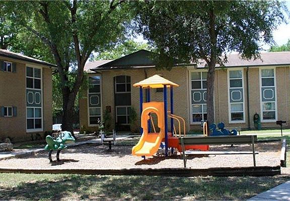 2nd image of 614 Bavarian Dr