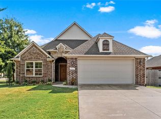 3905 W Providence Dr, Fayetteville, AR 72704