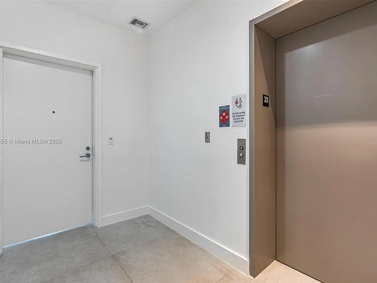 16385 Biscayne Blvd #4 — Photo 15