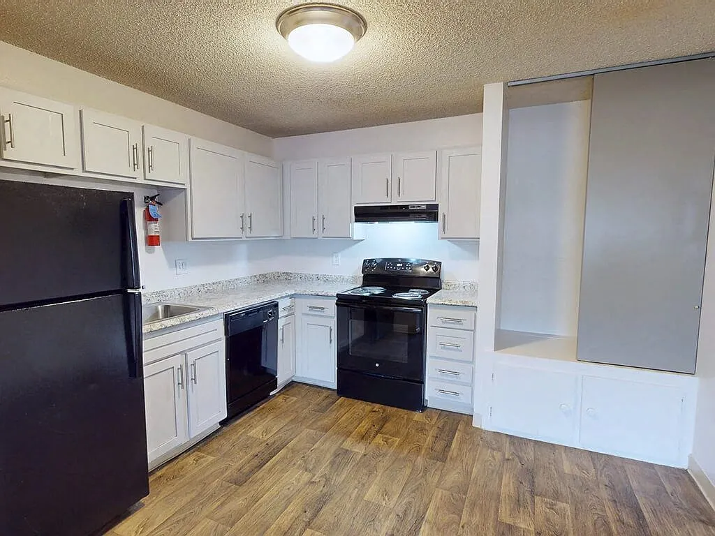 Pines at Southmoor Apartments — Photo 4