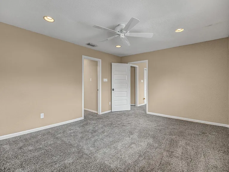 1659 W Sam Houston Pkwy S — Photo 22