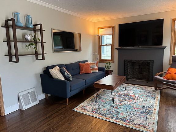 3rd image of 5821 Pleasant Ave