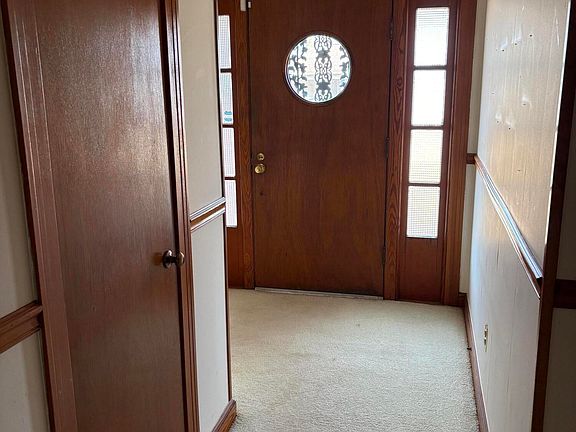 3rd image of 806 11th Ave N