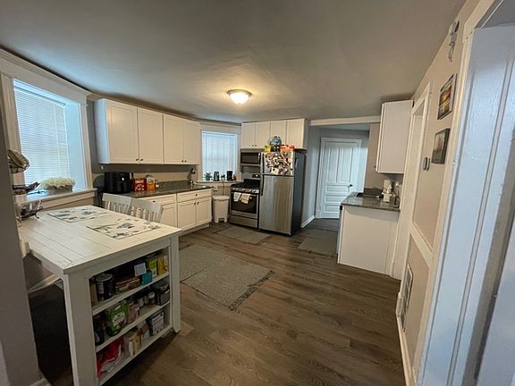 3rd image of 3142 N Kenmore Ave #G
