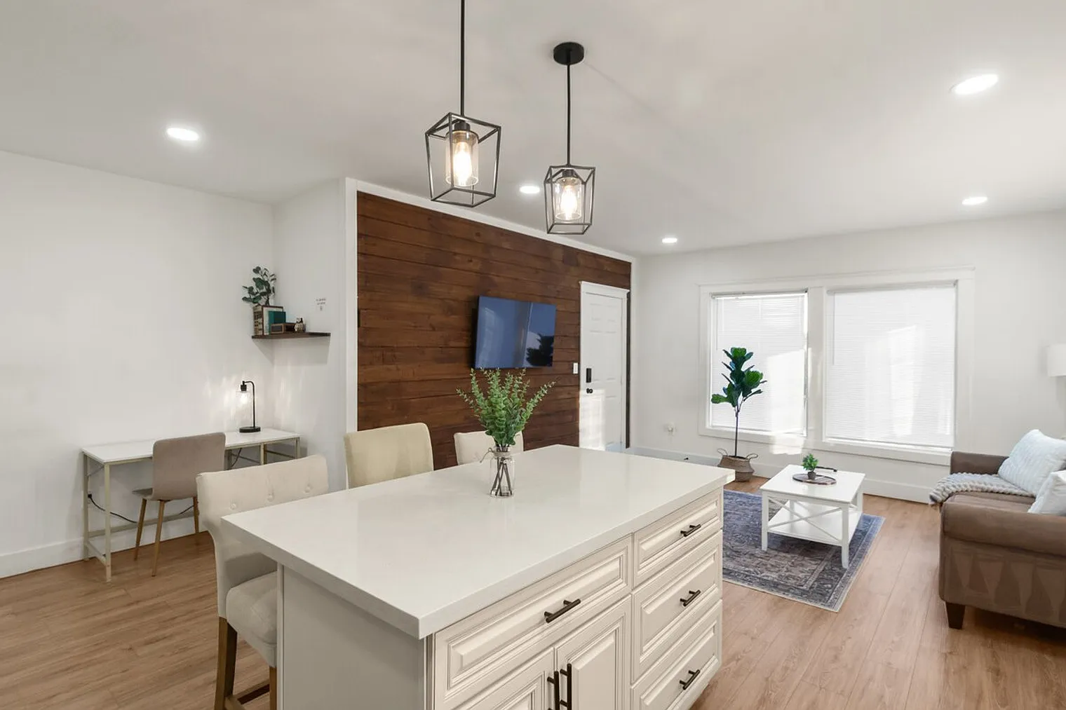 1 bed, 1.0 bath, $2,170 — Photo 3