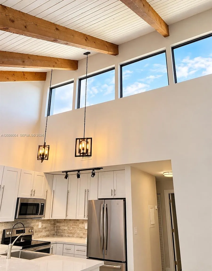 Kendall Trace Condo — Photo 4
