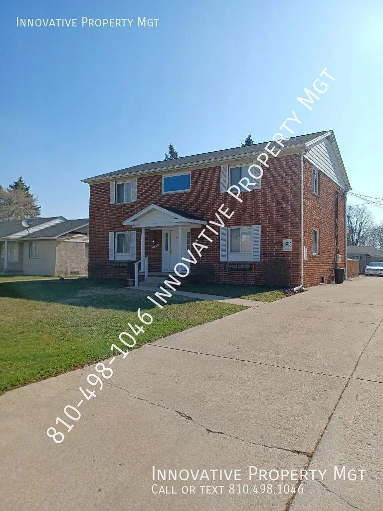Great quiet spacious unit - with backyard Deck! — Photo 1