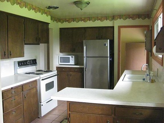 kitchen with fridge, dishwasher and stove