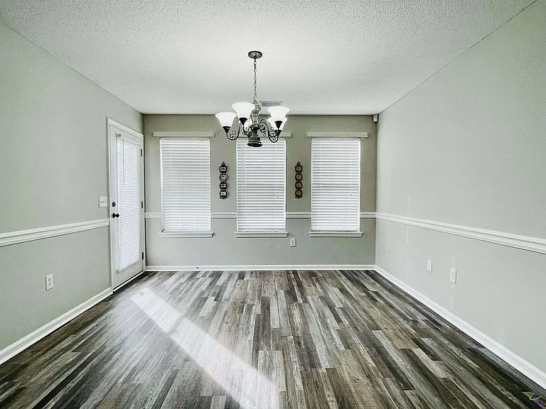 321 Deerfield Cir — Photo 10