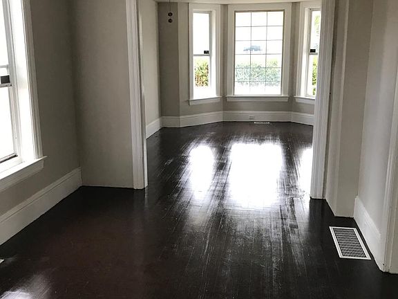 2nd image of 3564 Tacoma Ave S