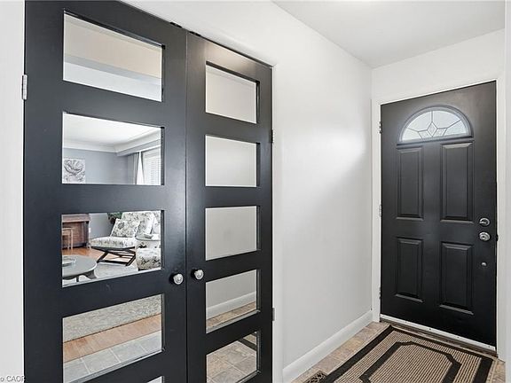 5th image of 31 Algonquin Ave