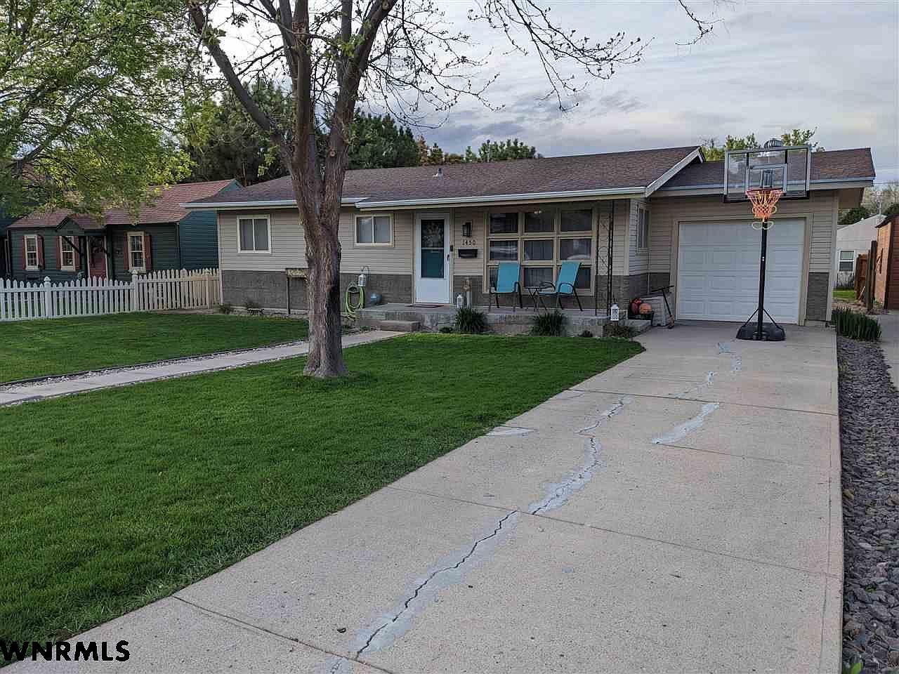 1450 T St, Gering, NE 69341 Zillow
