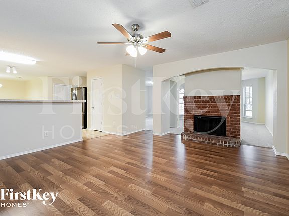 4th image of 905 Shady Brook Ln