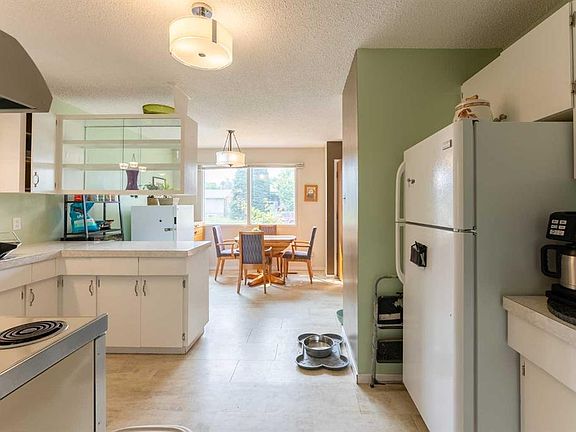 4th image of 85 SE Park Meadows Blvd N