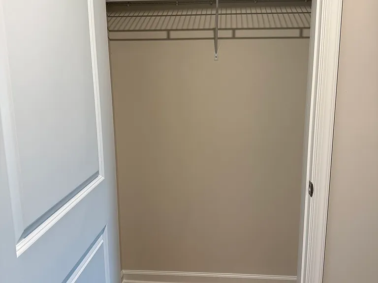 124 Essex Dr — Photo 4
