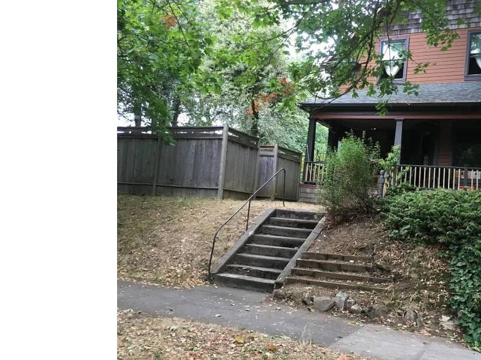 2007 N Willamette Blvd