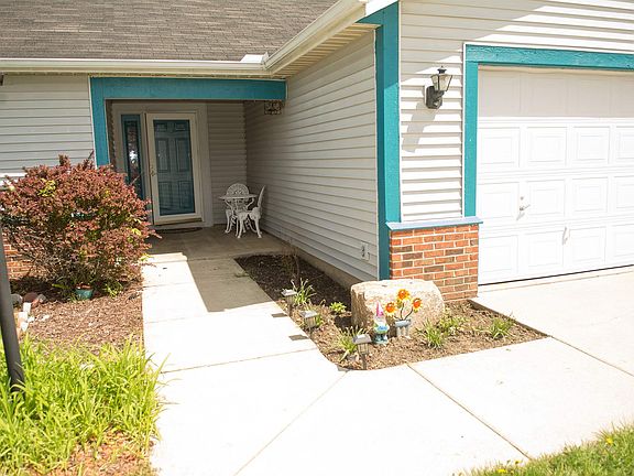 5th image of 417 N Brookfield Dr