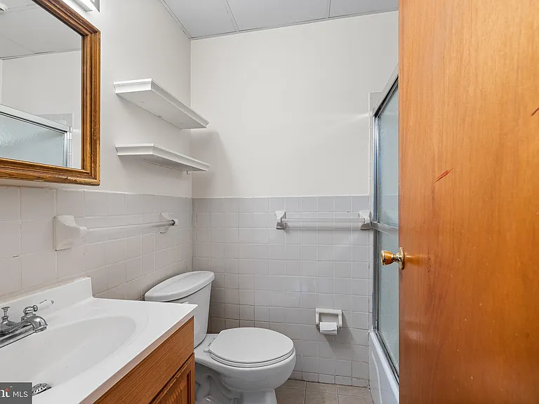 507 Catharine St #2 — Photo 14