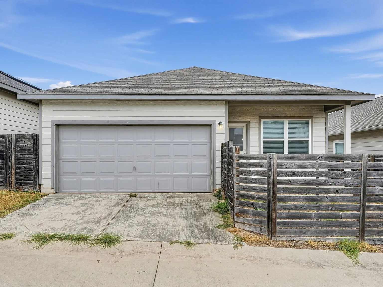 3 bed, 2.0 bath, 1384 sqft, $1,945 — Photo 3