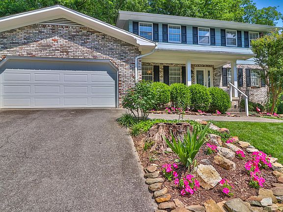 2nd image of 1922 Stonebrook Dr