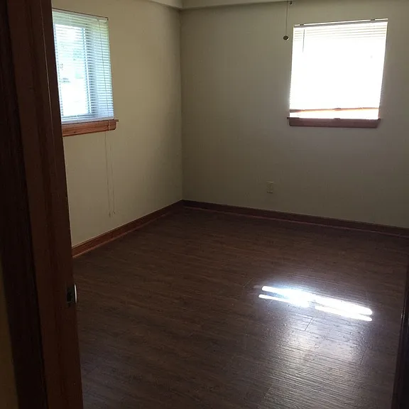 Hallwood Manor Apartments — Photo 28