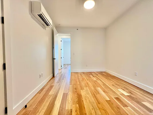 Rented by ERNY LLC | media 12