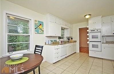 5th image of 3816 Foxford Dr