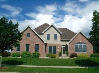 820 N Meadowbrook Ln, Waunakee, WI 53597