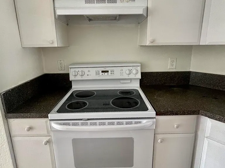 880 Pipers Cay Dr — Photo 10