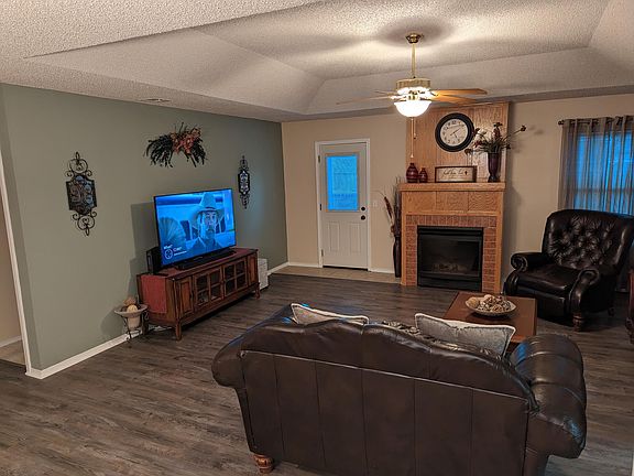 2nd image of 104 Ivy Pl