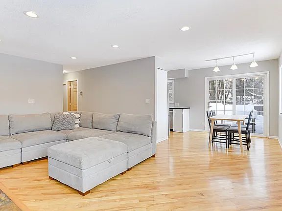 3rd image of 240 Iris St