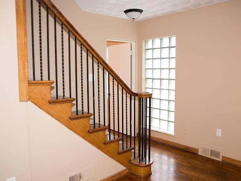 1223 Greenbrier Rd #1/2 — Photo 3