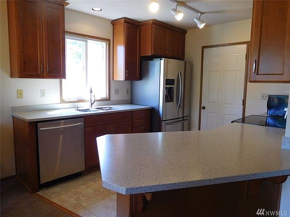 3rd image of 4757 Roosevelt Blvd