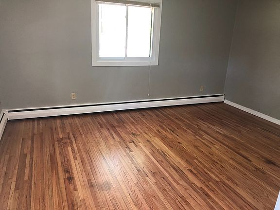 5th image of 358 Winifred St E APT 2