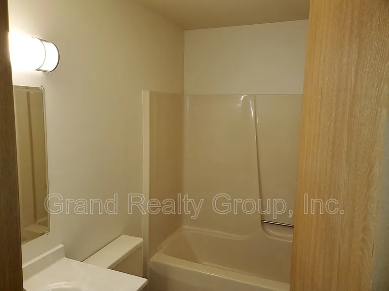 573 Anita Ave #2N — Photo 11