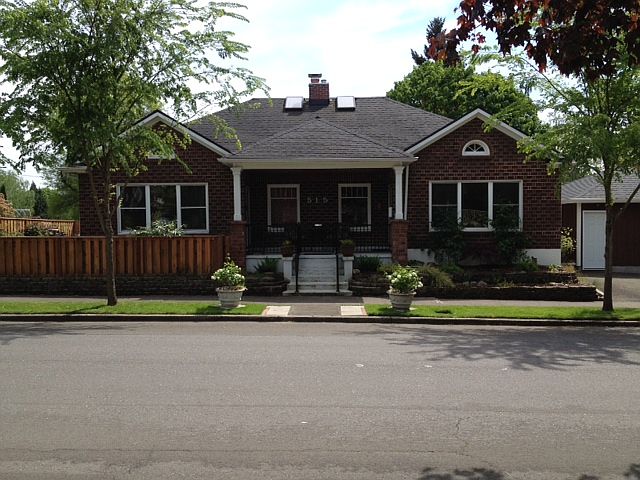 1st image of 515 E 22nd St
