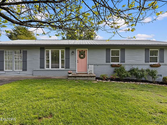 2nd image of 1204 Cedarwood Ln