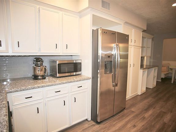 4th image of 2215 Edson Dr