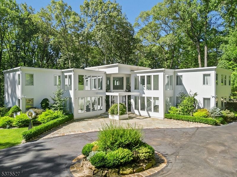 1st image of 40 Jockey Hollow Rd