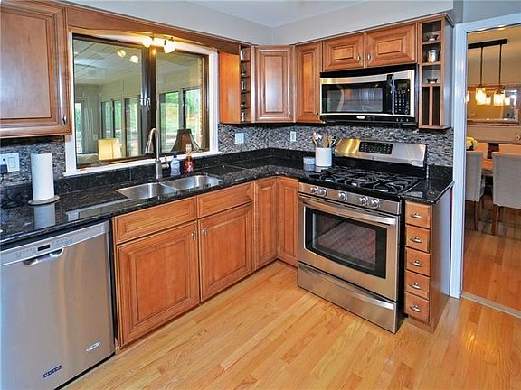 4th image of 3455 Burnett Dr