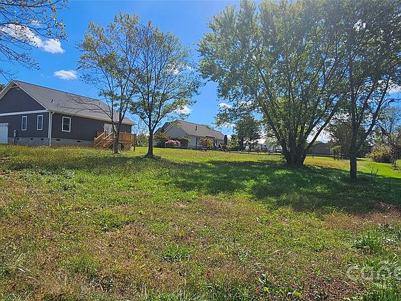 3rd image of 107 Viewmont Ln