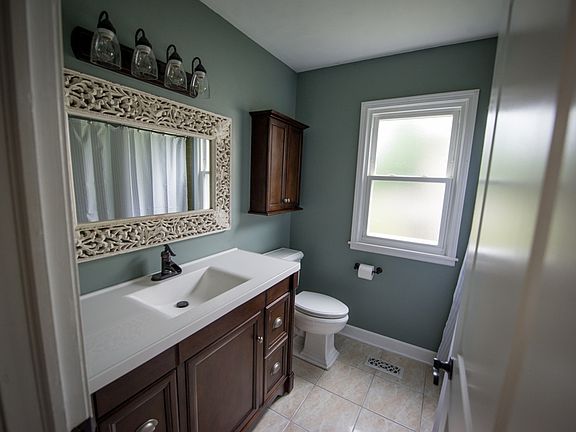 2nd image of 829 Revere Ct