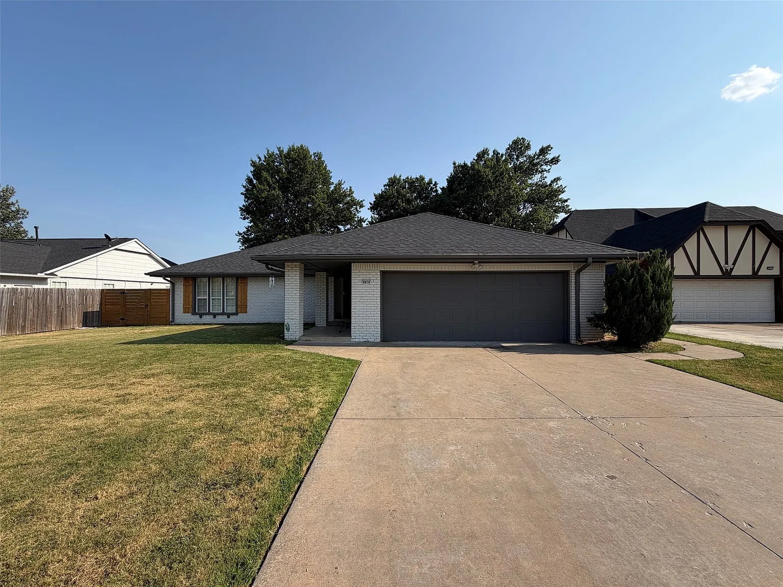 3 bed, 3.0 bath, 2354 sqft, $2,200 — Photo 1