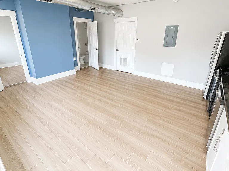 1703 Broadway Ave #203 — Photo 3